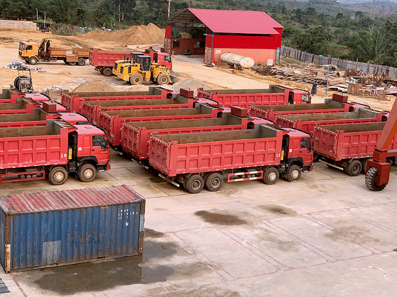 中国重汽自卸车凭借高质量、高承载的优势，在刚果布市场占比很高，为刚果布的建设做出了较大的贡献。